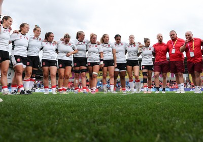 300825 - Canada v Wales, Women’s Rugby World Cup - The Wales team huddle up at the end of the match