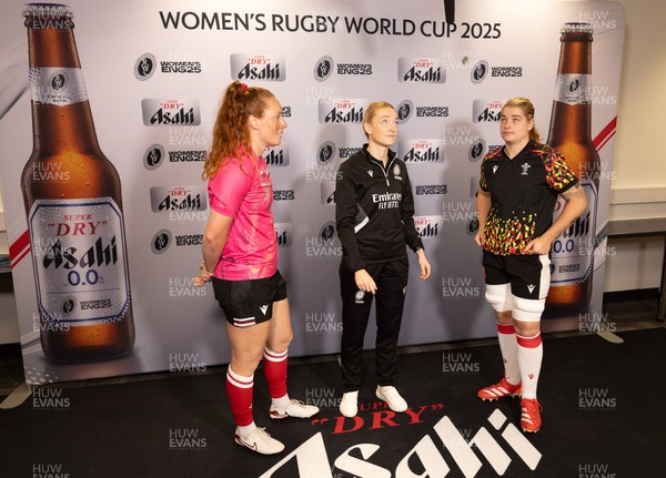 300825 - Canada v Wales, Women’s Rugby World Cup - Bethan Lewis of Wales and Alexandra Tessier of Canada during coin toss