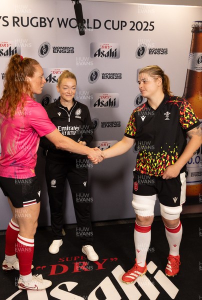 300825 - Canada v Wales, Women’s Rugby World Cup - Bethan Lewis of Wales and Alexandra Tessier of Canada during coin toss