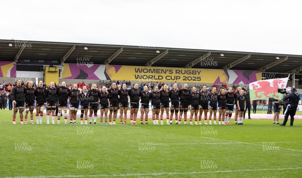 300825 - Canada v Wales, Women’s Rugby World Cup - The Wales team line up for the anthems