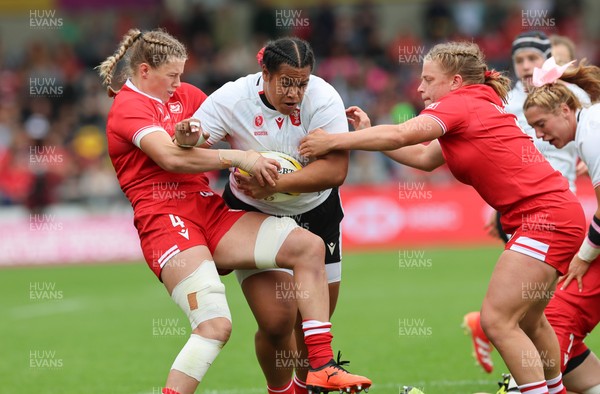 300825 - Canada v Wales, Women’s Rugby World Cup - Sisilia Tuipulotu of Wales test the Canadian defence