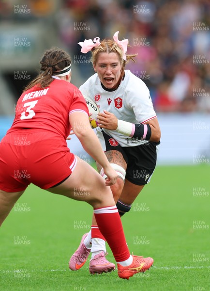 300825 - Canada v Wales, Women’s Rugby World Cup - Georgia Evans of Wales takes on DaLeaka Menin of Canada