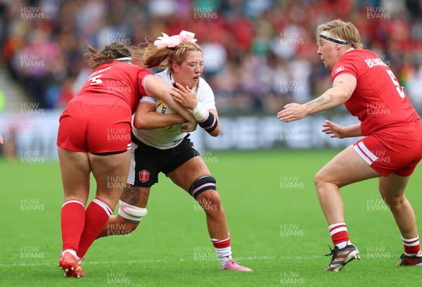300825 - Canada v Wales, Women’s Rugby World Cup - Georgia Evans of Wales takes on DaLeaka Menin of Canada