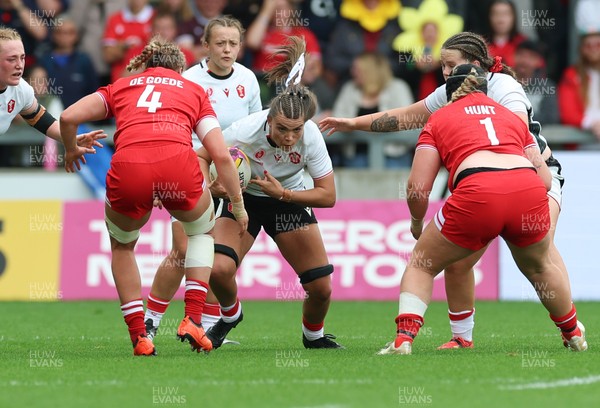 300825 - Canada v Wales, Women’s Rugby World Cup - Bryonie King of Wales takes on Sophie de Goede of Canada and McKinley Hunt of Canada