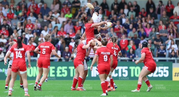 300825 - Canada v Wales, Women’s Rugby World Cup - Bethan Lewis of Wales wins the line out