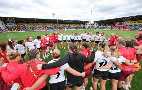 300825 - Canada v Wales, Women’s Rugby World Cup - The Wales team huddle up at the end of the match
