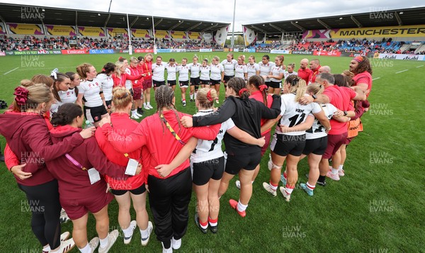 300825 - Canada v Wales, Women’s Rugby World Cup - The Wales team huddle up at the end of the match