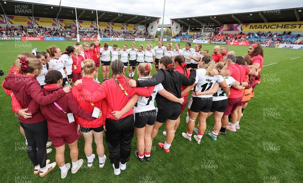 300825 - Canada v Wales, Women’s Rugby World Cup - The Wales team huddle up at the end of the match