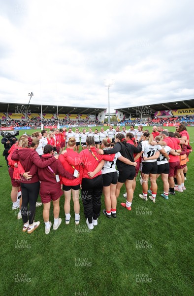 300825 - Canada v Wales, Women’s Rugby World Cup - The Wales team huddle up at the end of the match