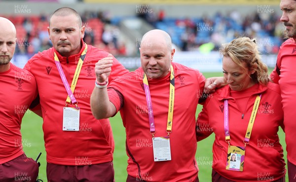 300825 - Canada v Wales, Women’s Rugby World Cup - Sean Lynn, Wales Women head coach, speaks to the team at the end of the match
