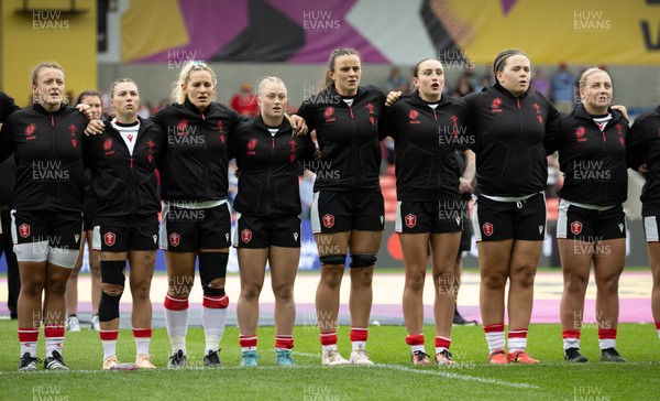 300825 - Canada v Wales, Women’s Rugby World Cup - The Wales team line up for the anthems