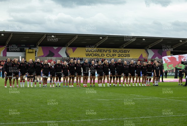 300825 - Canada v Wales, Women’s Rugby World Cup - The Wales team line up for the anthems
