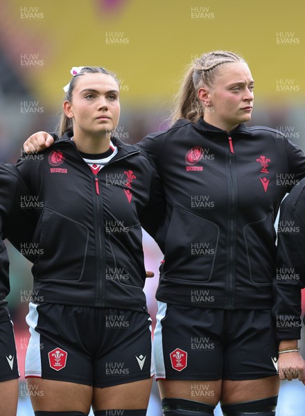 300825 - Canada v Wales, Women’s Rugby World Cup - Left to right, Bryonie King and Tilly Vucaj line up for the anthems