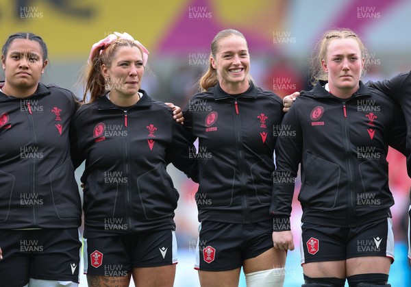 300825 - Canada v Wales, Women’s Rugby World Cup - Left to right, Sisilia Tuipulotu, Georgia Evans, Lisa Neumann and Abbie Fleming of Wales line up for the anthems