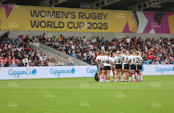300825 - Canada v Wales, Women’s Rugby World Cup - The Wales team huddle up during the match