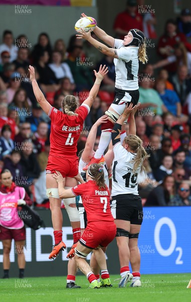 300825 - Canada v Wales, Women’s Rugby World Cup - Bethan Lewis of Wales wins the line out