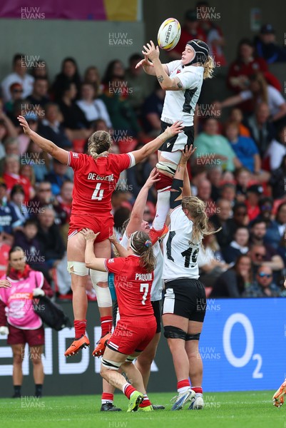 300825 - Canada v Wales, Women’s Rugby World Cup - Bethan Lewis of Wales wins the line out