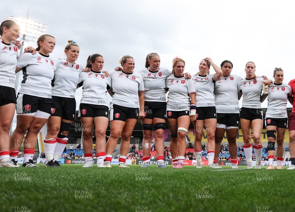 300825 - Canada v Wales, Women’s Rugby World Cup - The Wales team huddle up at the end of the match