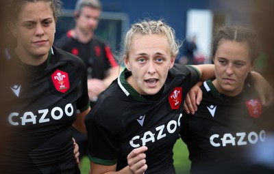 270822 - Canada Women v Wales Women, Summer 15’s World Cup Warm up match - Wales captain Hannah Jones speaks to the players at the end of the match