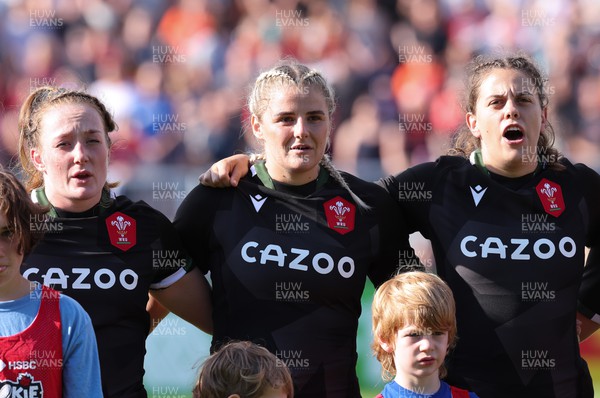 270822 - Canada Women v Wales Women, Summer 15’s World Cup Warm up match - Abbie Fleming, Carys Williams-Morris and Natalia John of Wales during warm up