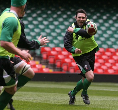 12.02.10 Wales rugby training... Stephen Jones in training. 