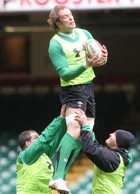 12.02.10 Wales rugby training... Alun-Wyn Jones in training. 