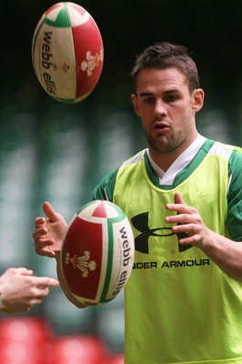 12.02.10 Wales rugby training... Lee Byrne in training. 