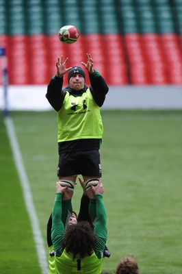 12.02.10 Wales rugby training... Martyn Williams in the lineout. 