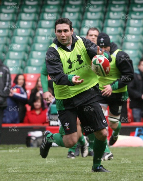 12.02.10 Wales rugby training... Stephen Jones in training. 