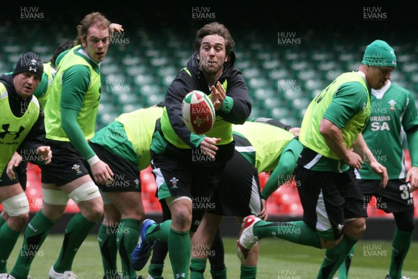 12.02.10 Wales rugby training... Ryan Jones in training. 