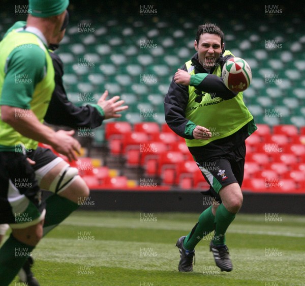 12.02.10 Wales rugby training... Stephen Jones in training. 