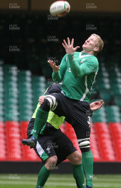 12.02.10 Wales rugby training... Bradley Davies in training. 