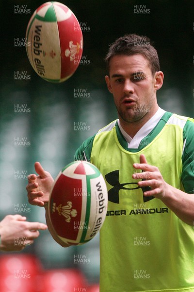 12.02.10 Wales rugby training... Lee Byrne in training. 