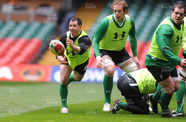 12.02.10 Wales rugby training... Gareth Cooper releases the ball. 