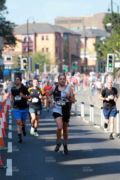 030923 - Cardiff CDF 10K - Runners in Castle Street and Sophia Gardens