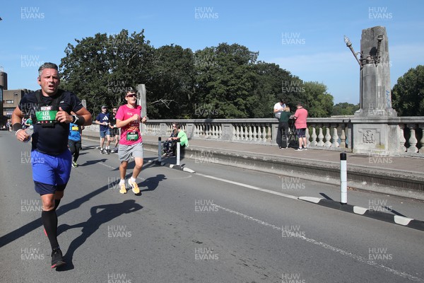 030923 - Cardiff CDF 10K - Runners in Castle Street & Sophia Gardens