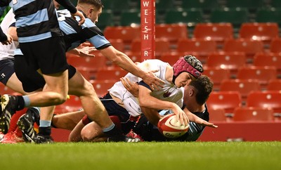 081221 - Cardiff and Vale College v Llandovery College - Nationals Schools and Colleges Cup Final - Jack Davies of Llandovery scores try