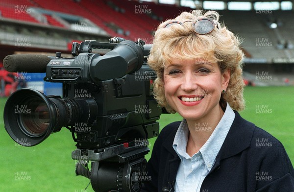 270497 - Cardiff Arms Park Auction - BBC Wales presenter Angharad Mair