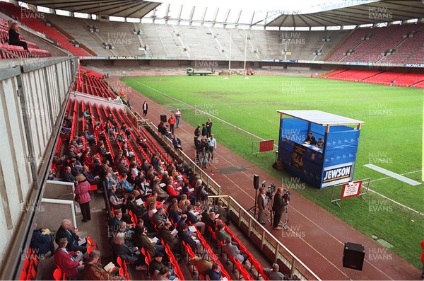 270497 - Cardiff Arms Park Auction - General View