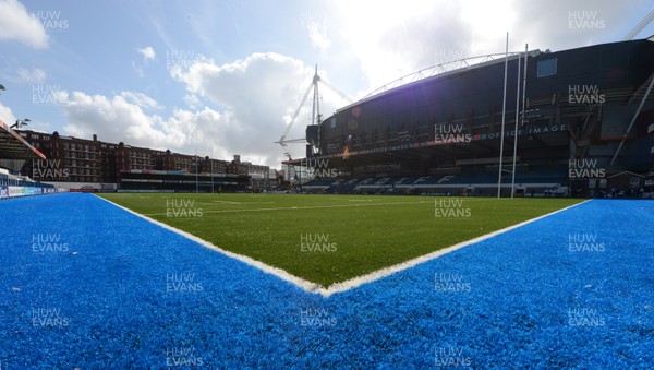 200813 - Cardiff Blues Artificial Pitch Unveiling at Cardiff Arms Park -A general view during training on the new artificial pitch at Cardiff Arms Park