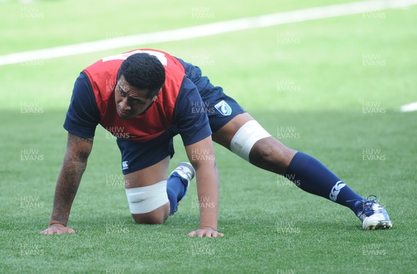 200313 - Cardiff Blues Training -Filo Paulo during training