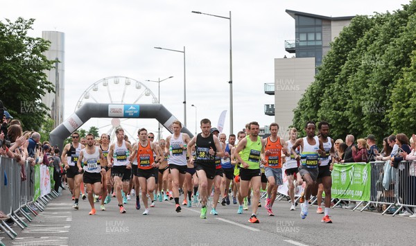 220522 - Brecon Carreg Cardiff Bay Run 10k - Runners set off at the start