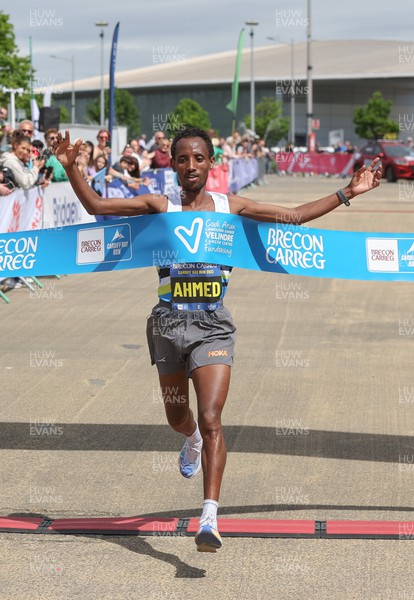 220522 - Brecon Carreg Cardiff Bay Run 10k - Omar Ahmed comes home to win the race