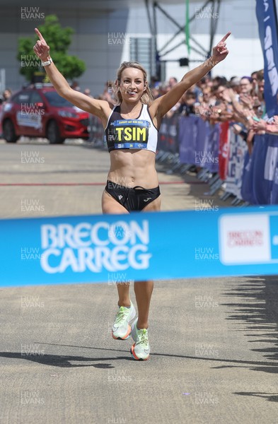 220522 - Brecon Carreg Cardiff Bay Run 10k - Olivia Tsim comes home as first woman finisher