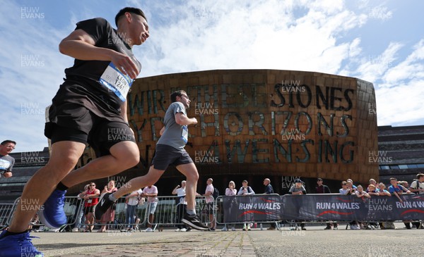 220522 - Brecon Carreg Cardiff Bay Run 10k - Runners come home to finish the course