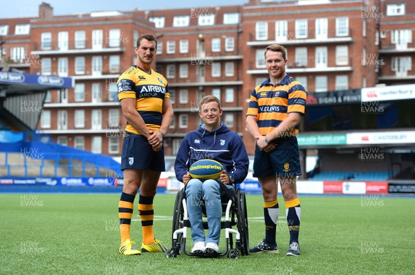 050815 - Cardiff Blues Stay Strong For Ows Kit Launch - Owen Williams with Sam Warburton and Players from Aberdare RFC