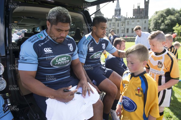 090816 - Cardiff Blues Sponsorship Announcement -Nick Williams and Ray Lee-Lo at Cardiff Castle after announcing Cardiff Blues new principal partner Land Rover with children from clubs around the region