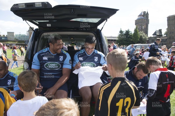 090816 - Cardiff Blues Sponsorship Announcement -Nick Williams and Ray Lee-Lo at Cardiff Castle after announcing Cardiff Blues new principal partner Land Rover with children from clubs around the region