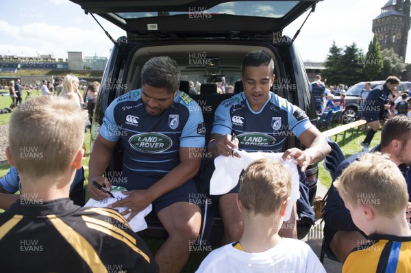 090816 - Cardiff Blues Sponsorship Announcement -Nick Williams and Ray Lee-Lo at Cardiff Castle after announcing Cardiff Blues new principal partner Land Rover with children from clubs around the region