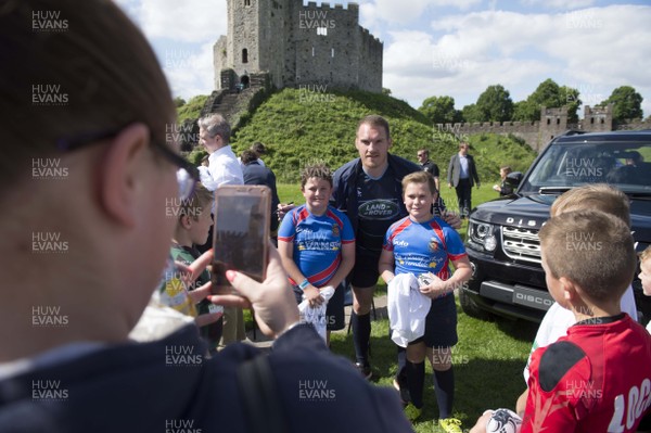 090816 - Cardiff Blues Sponsorship Announcement -Gethin Jenkins at Cardiff Castle after announcing Cardiff Blues new principal partner Land Rover with children from clubs around the region